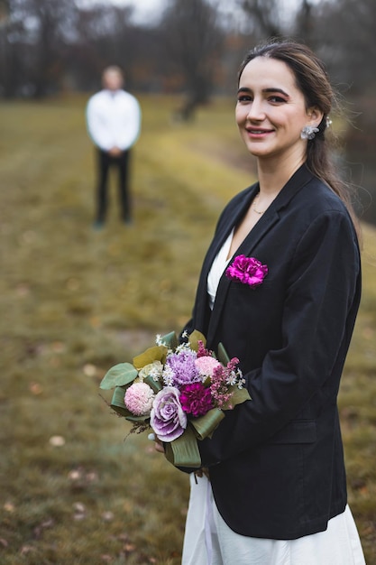 Hochzeitsfotografie von Braut und Bräutigam von außen