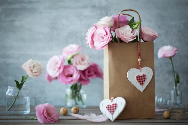 Hochzeitshorizontaler Hintergrund mit Blumen