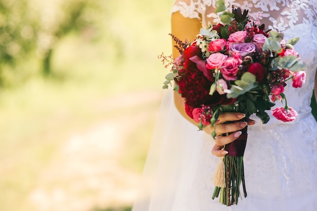 Hochzeitskleid, Hochzeitsblumenstrauß