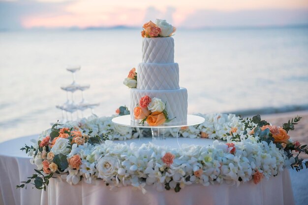 Hochzeitskuchen auf dem Strand