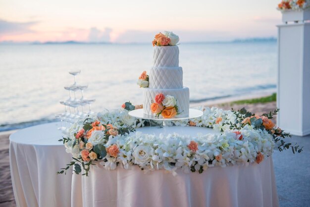 Hochzeitskuchen auf dem Strand