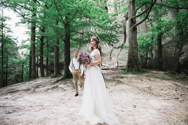 Hochzeitspaar in den Bergen