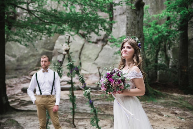 Hochzeitspaar in den Bergen