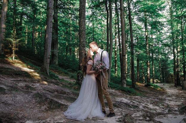 Hochzeitspaar in den Bergen