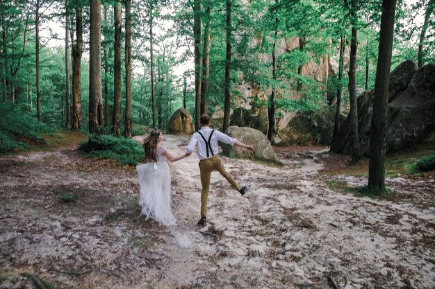 Hochzeitspaar in den Bergen