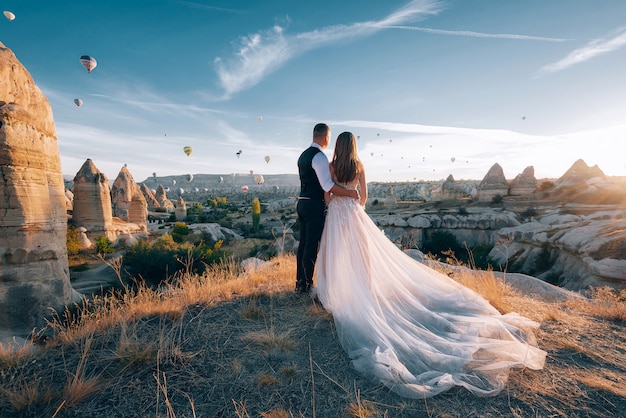 Hochzeitssitzung in Kappadokien Truthahn mit Heißluftballons