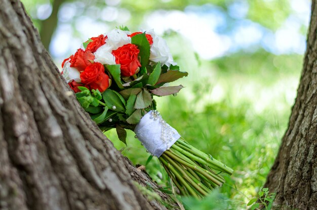 Hochzeitsstrauß von Rosen auf Natur