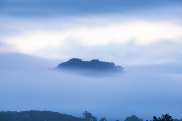 Höchstberg im blauen Nebel