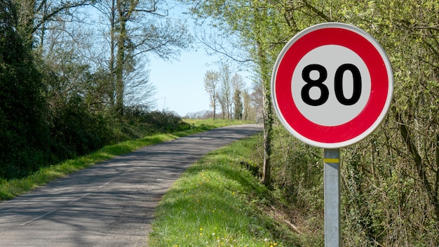 Höchstgeschwindigkeit auf französischen Straßen bei 80 km / h