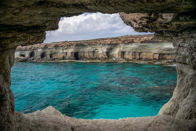 Höhle am Meer gelegen