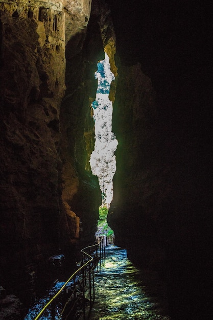 Höhle der Region Gard