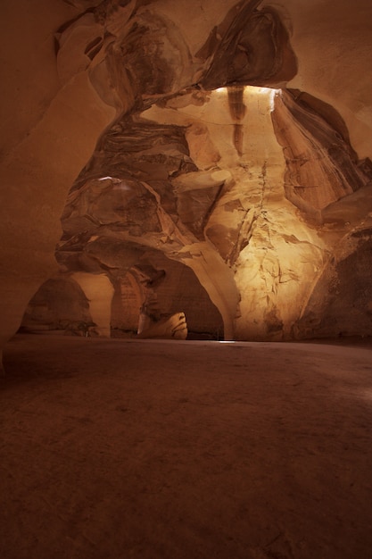 Höhle mit natürlichem Licht