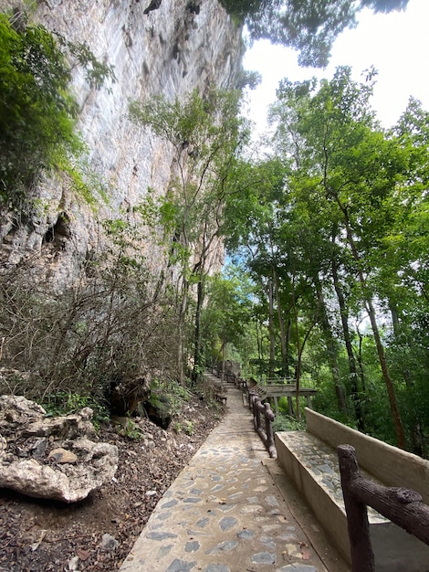 Höhlen in Lampang Höhlen in Chao Pho Pratu Pha mea moh