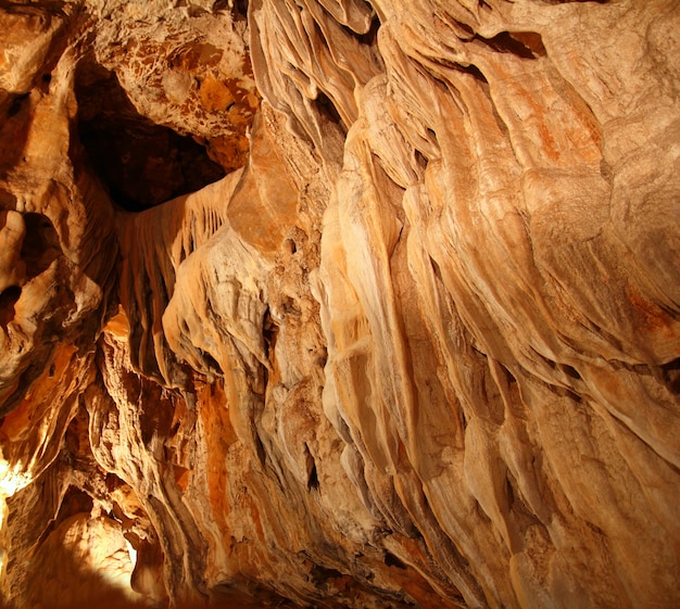 Höhlenstalaktiten unterirdische Höhle magisches Licht