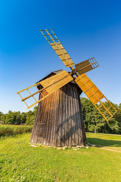 hölzerne Windmühle