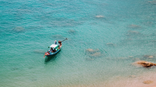 Hölzernes Boot im Meer, Koh Tao, Thailand