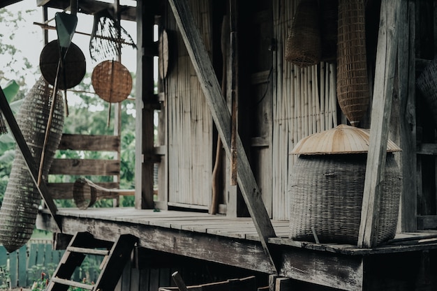 Hölzernes Häuschenhütten-Ausgangshaus in Thailand