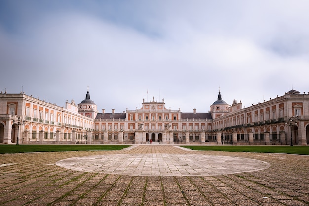 Hof des Königspalastes von Aranjuez in der Region Madrid