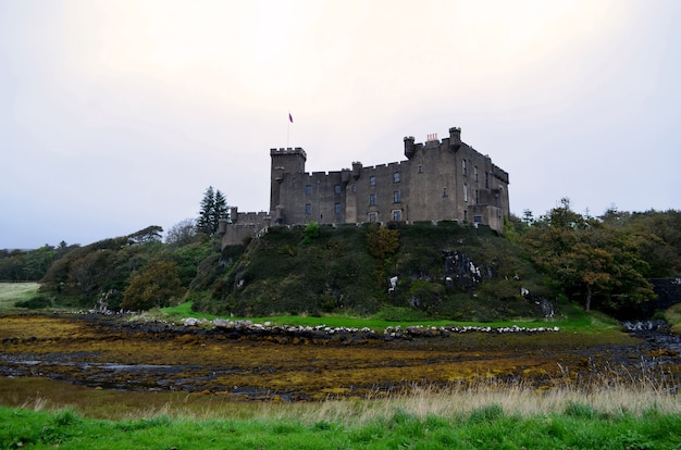 Foto hogar del clan macleod en dunvegan escocia.