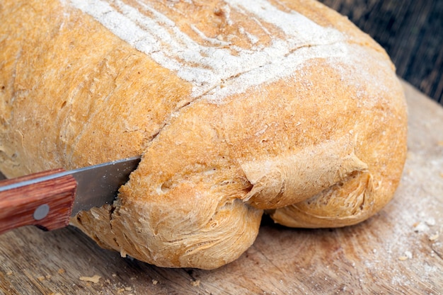 Hogaza fresca de pan de harina de trigo, productos alimenticios de trigo fresco