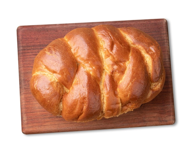 Hogaza de pan brioche aislado sobre fondo blanco.