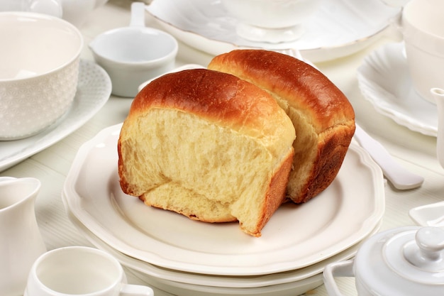 Hogaza de pan casero de Hokkaido con concepto de panadería de comida blanca