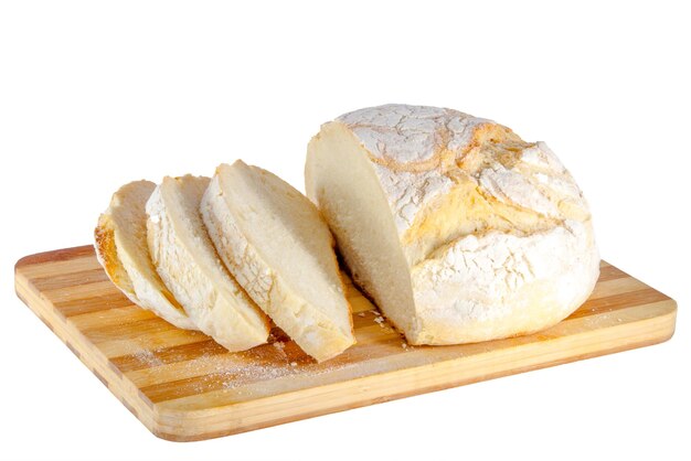 Hogaza de pan en una tabla de madera