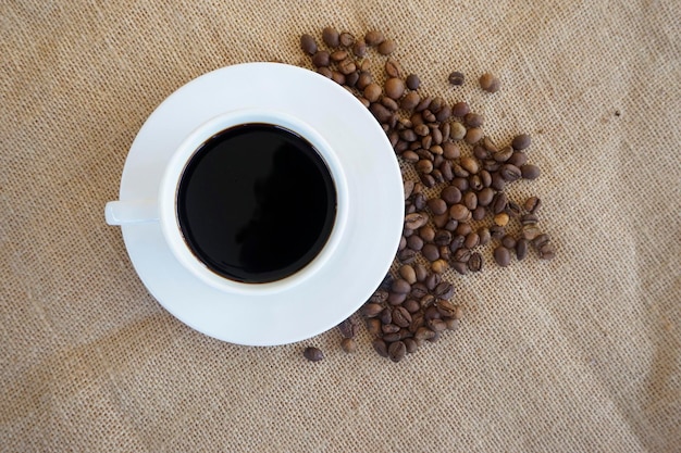 Hohe Winkelansicht der Kaffeetasse