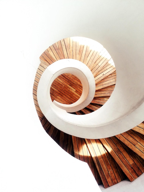 Hohe Winkelansicht der Wendeltreppe