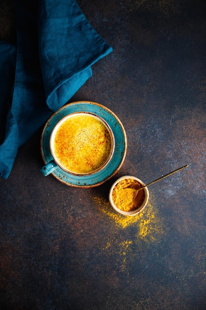 Hohe Winkelansicht des Kaffees auf dem Tisch