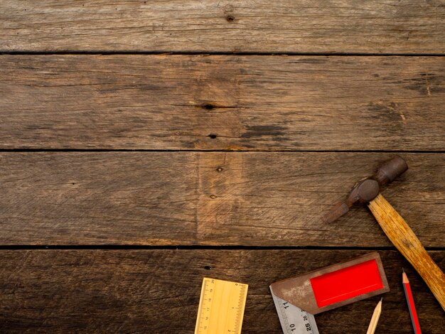 Foto hohe winkelansicht einer holzplank auf dem tisch