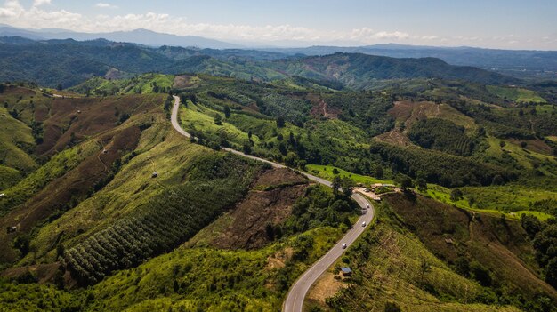 Hohe Winkelsicht des Landschaftsberges in Nan-Provinz Thailand