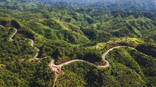 Hohe Winkelsicht des Landschaftsberges in Nan-Provinz Thailand