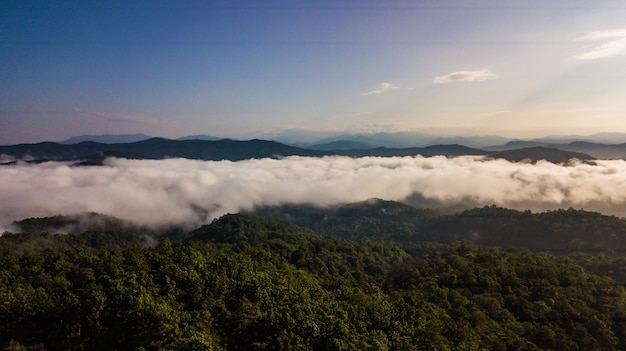 Hohe Winkelsicht des Landschaftsberges in Nan-Provinz Thailand