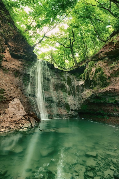 Hoher Bergwasserfall