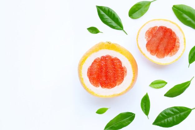 Hoher Vitamin C. Saftige Grapefruitscheiben