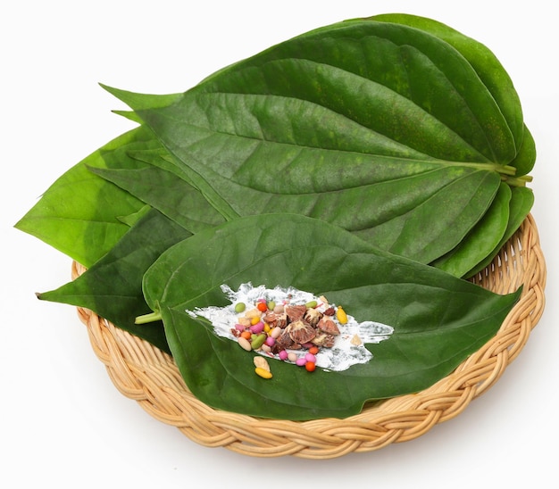 Hoja de betel y sus especias