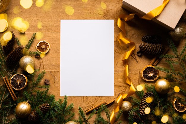 Hoja blanca de papel para la inscripción