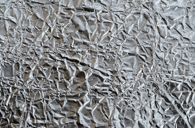 Hoja delgada arrugada de papel aluminio estañado triturado fondo