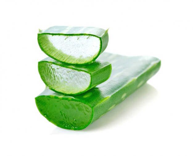 hoja fresca de aloe vera aislada