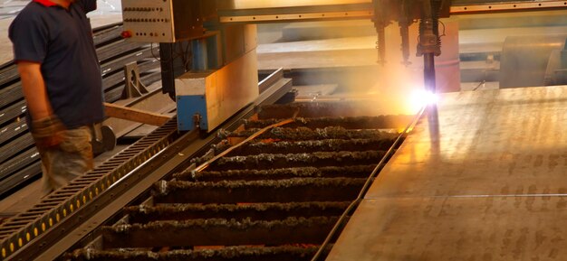 Foto hoja de metal de corte por láser cnc