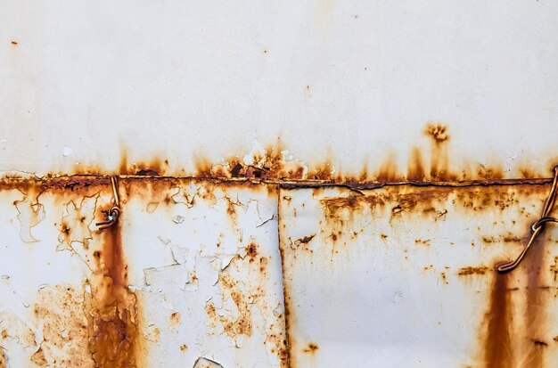 Hoja de metal pintada oxidada como un fondo abstracto