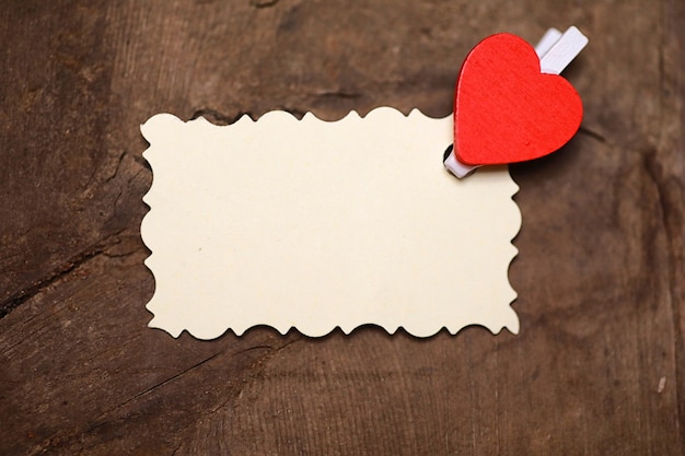 Foto hoja de papel blanco notas de amor y forma de corazón