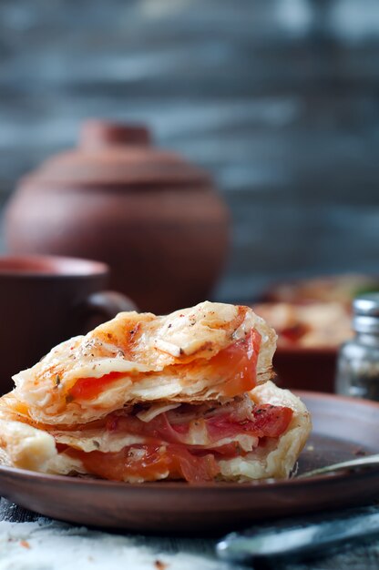 Hojaldre Con Queso Y Tomate