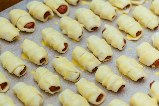 Hojaldre relleno de salchichas a la plancha