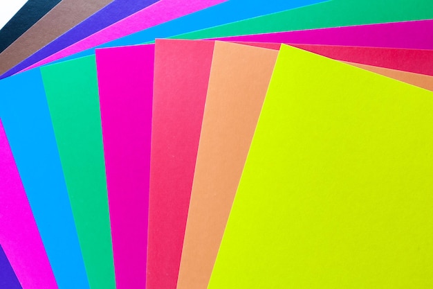 Hojas de papel de colores