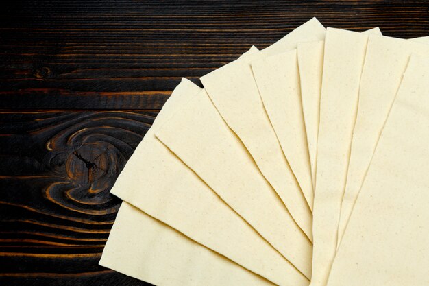 Hojas de pasta de lasaña sin cocer secas