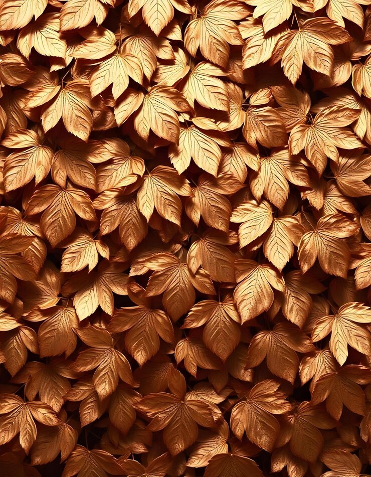 Las hojas reflectantes metálicas del ginkgo en el fondo
