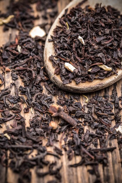 Hojas de té negro