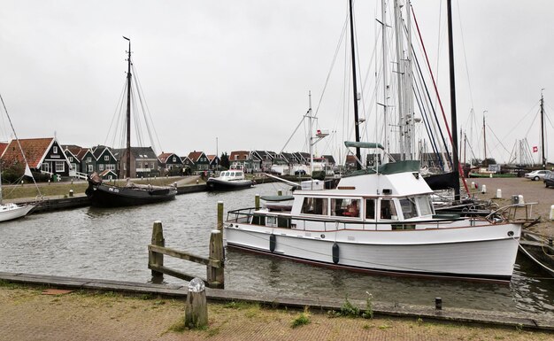 Holanda, Marken (Amsterdam), vista del puerto y la ciudad